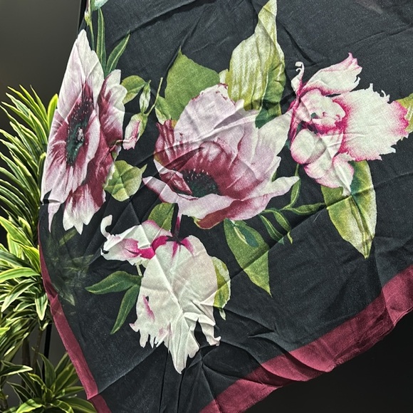 J.Jill Square Sophisticated/luxurious feel,sheer, 100% Viscose Rayon scarf - Picture 7 of 8